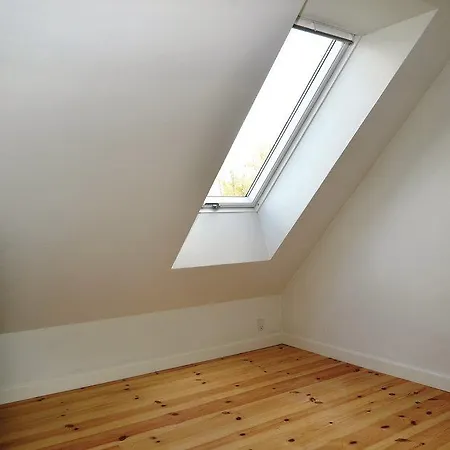 Three-bedroom Holiday With A Fireplace 06