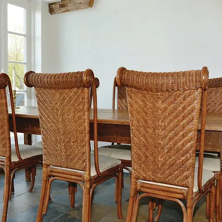 Dom wakacyjny Three-bedroom Holiday With A Fireplace 06