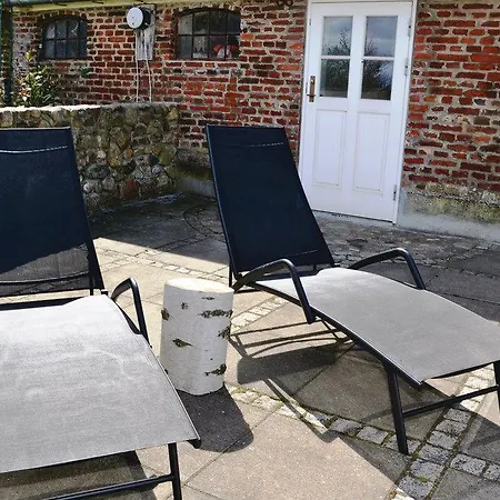 Dom wakacyjny Three-bedroom Holiday With A Fireplace 06